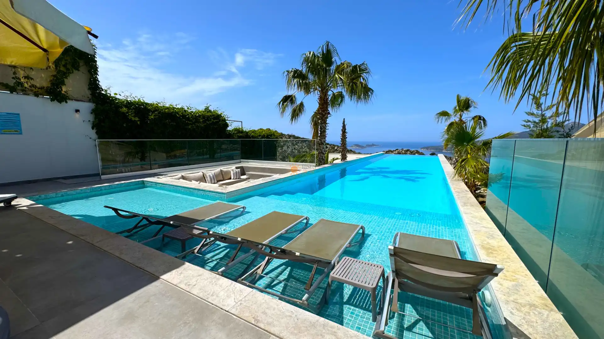 Villa Neos
