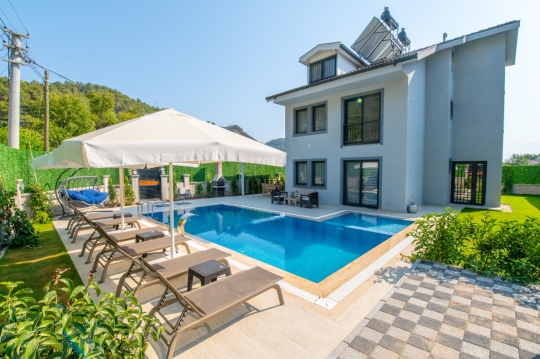 Villa Adya