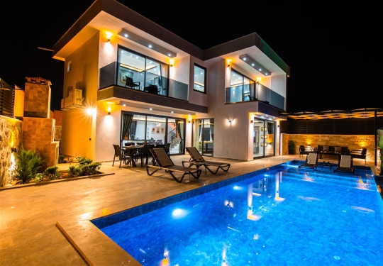 Villa Bust
