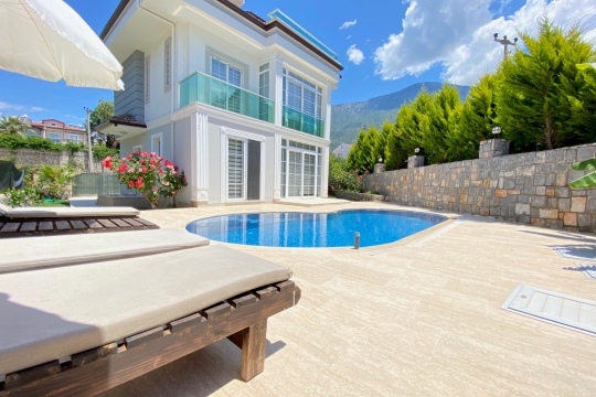 Villa Bond