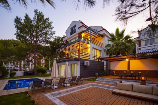 Villa Raja 2