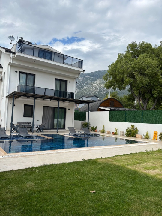 Villa Pernes 3