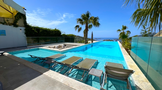 Villa Neos