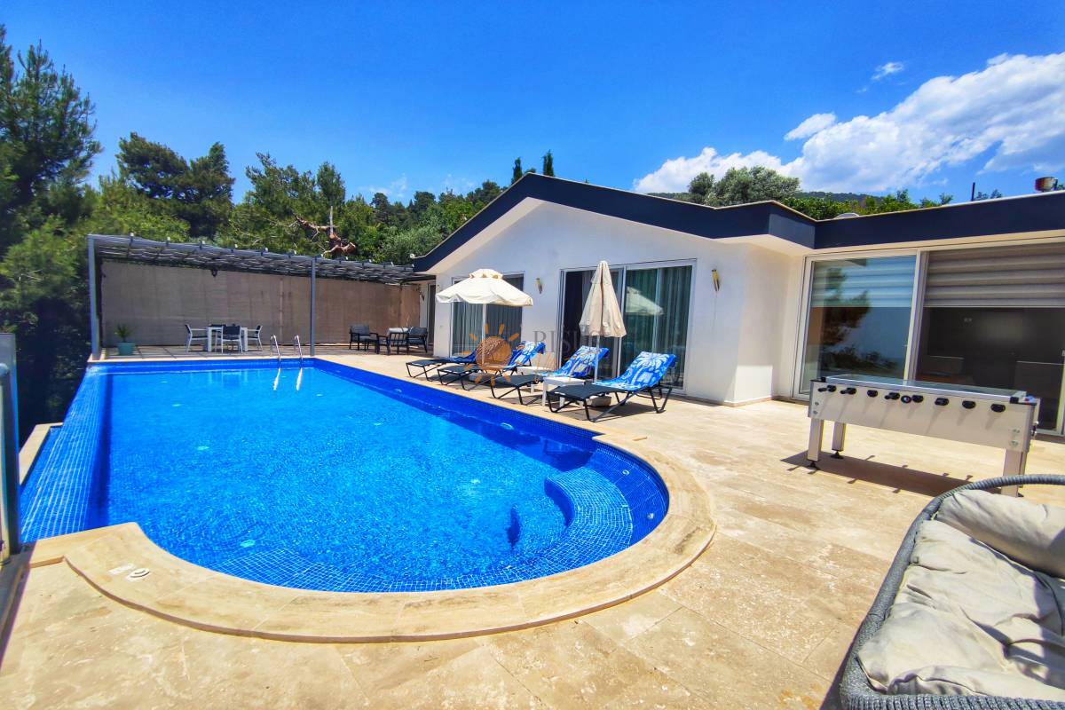 Villa Swales
